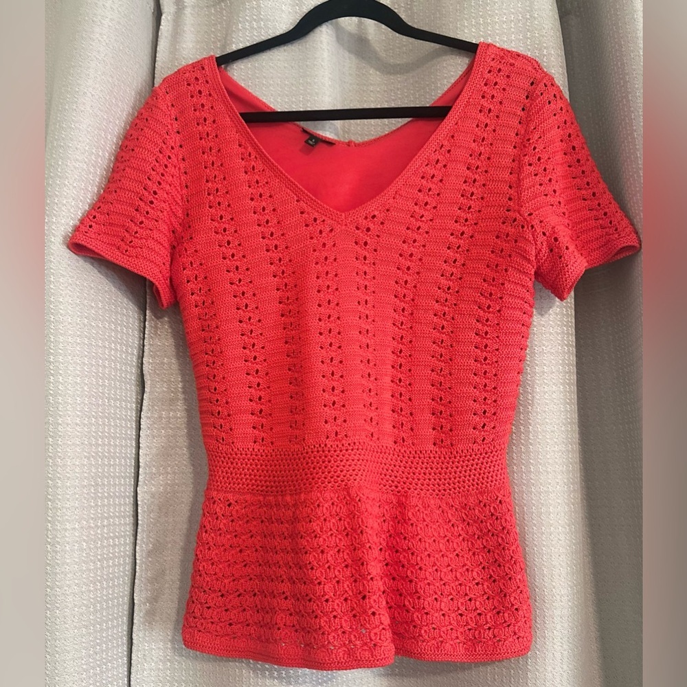 NWOT Women’s TALBOTS DOUBLE-V CROCHET PEPLUM SWEATER Coral Short Sleeve Size S. - Picture 1 of 8